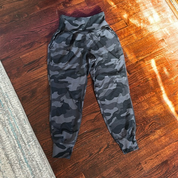 Old Navy Active, Elevated Leggings - Picture 2 of 7